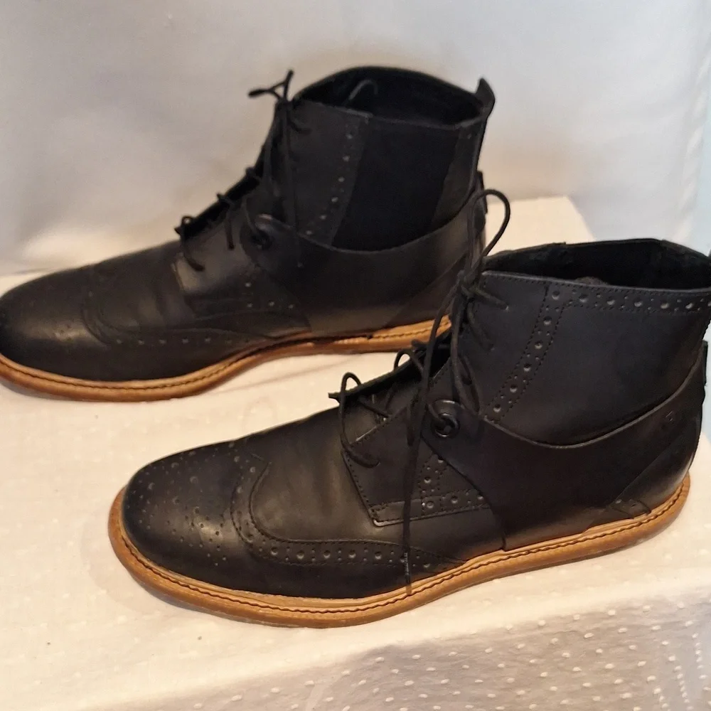 Tsubo Black Leather Brogue Wingtip Boots for Men Size 9.5
